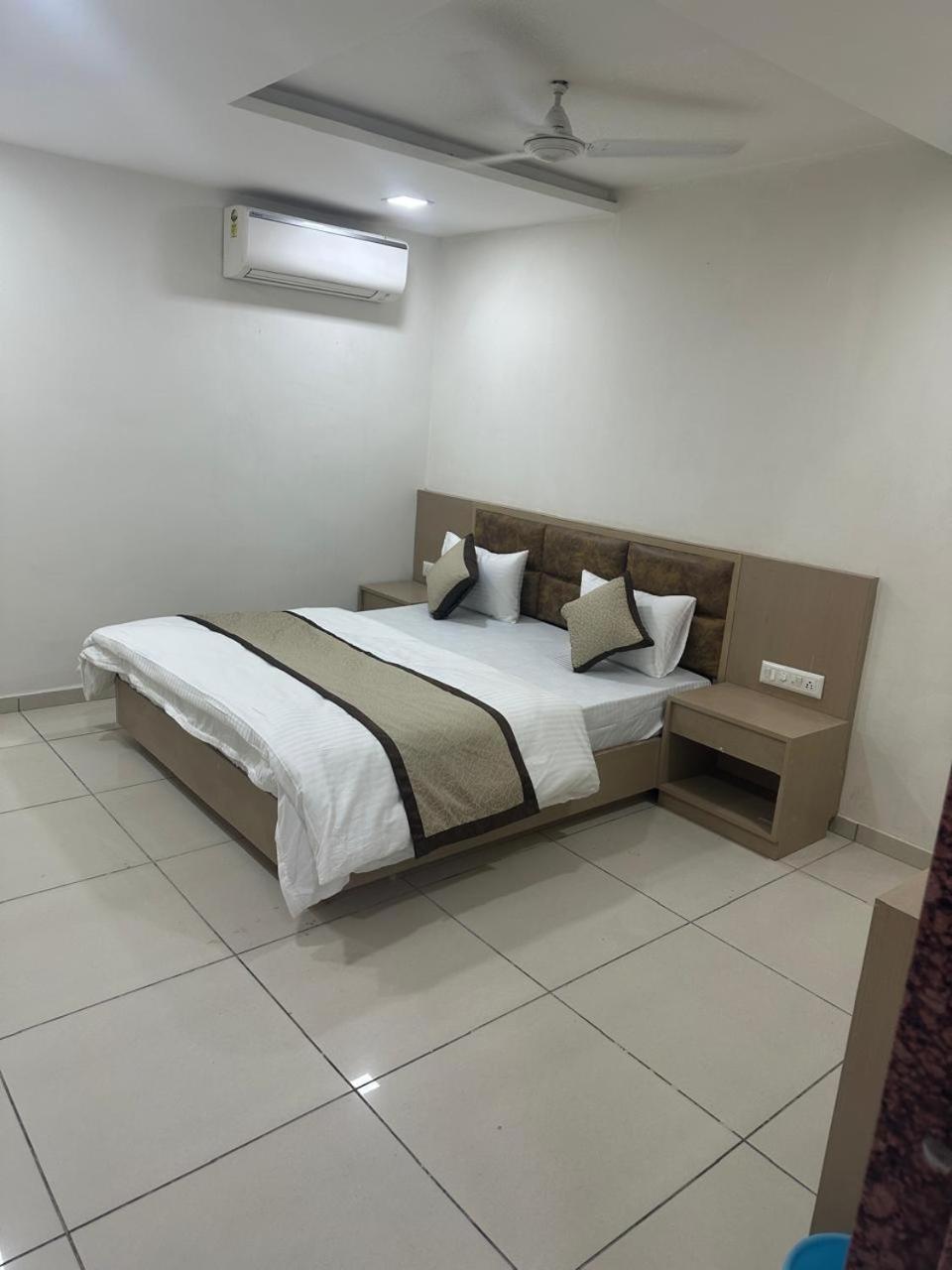Hotel Nest View อาเมดาบัด ภายนอก รูปภาพ
