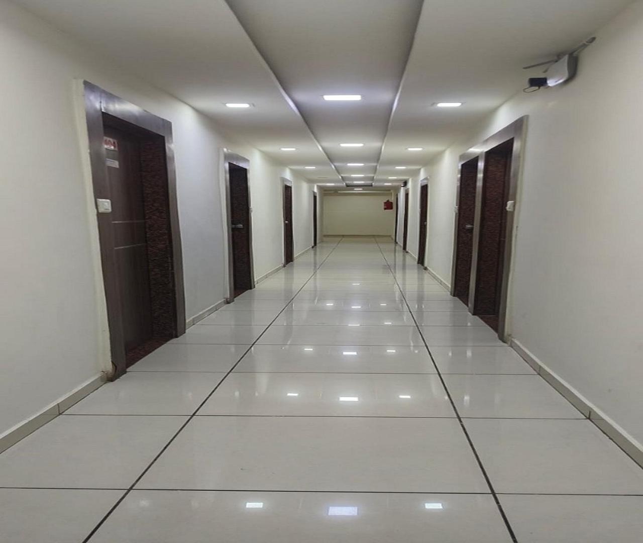 Hotel Nest View อาเมดาบัด ภายนอก รูปภาพ