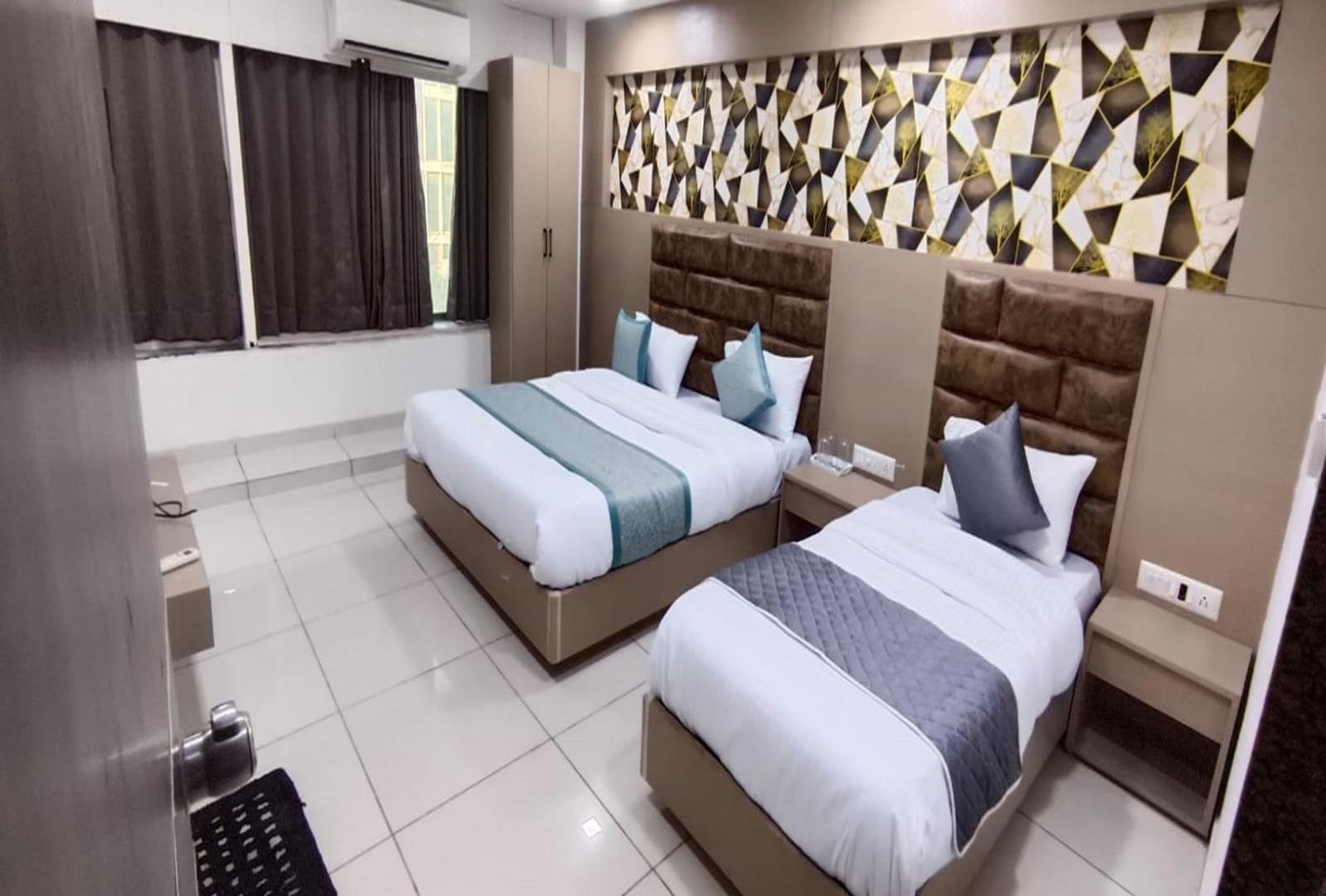 Hotel Nest View อาเมดาบัด ภายนอก รูปภาพ
