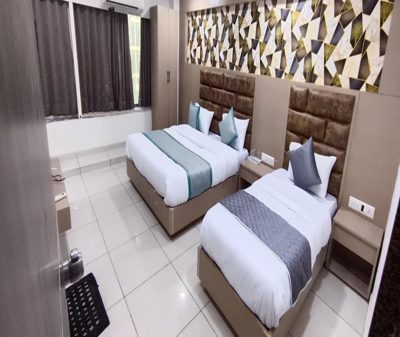 Hotel Nest View อาเมดาบัด ภายนอก รูปภาพ