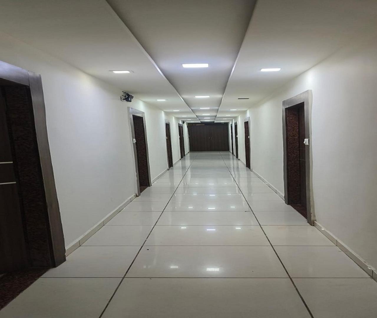Hotel Nest View อาเมดาบัด ภายนอก รูปภาพ